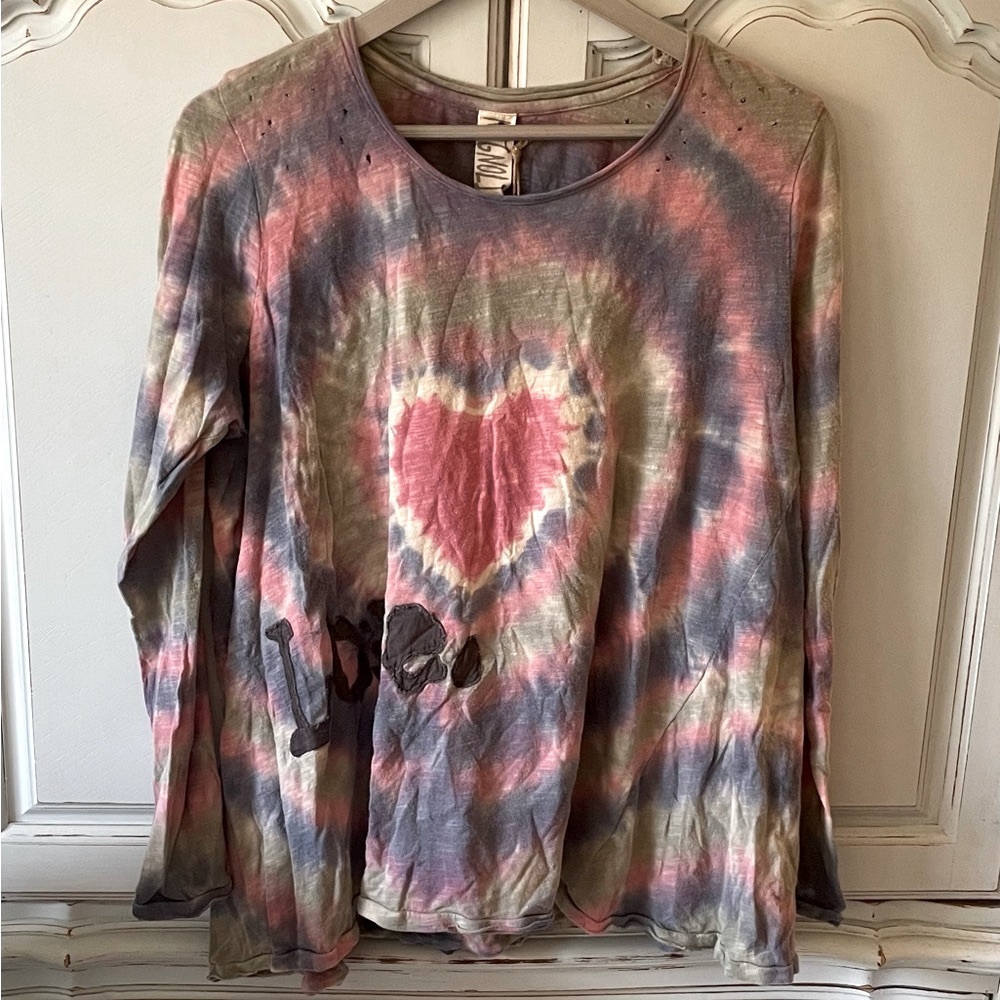 Magnolia Pearl “Love” Tie Dye Appliqué Dylan tee - Picture 4 of 8